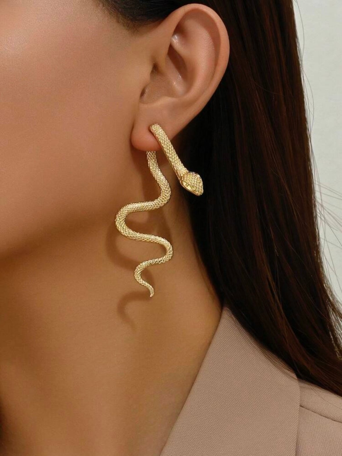 Pair Of Women's Snake Earrings (4.92) - Image 4