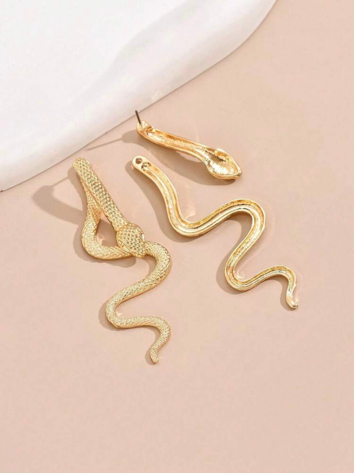 Pair Of Women's Snake Earrings (4.92) - Image 6