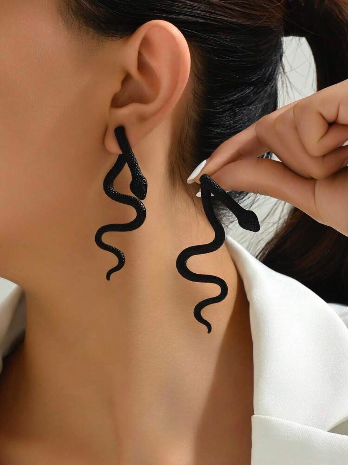 Pair Of Women's Snake Earrings (4.92)