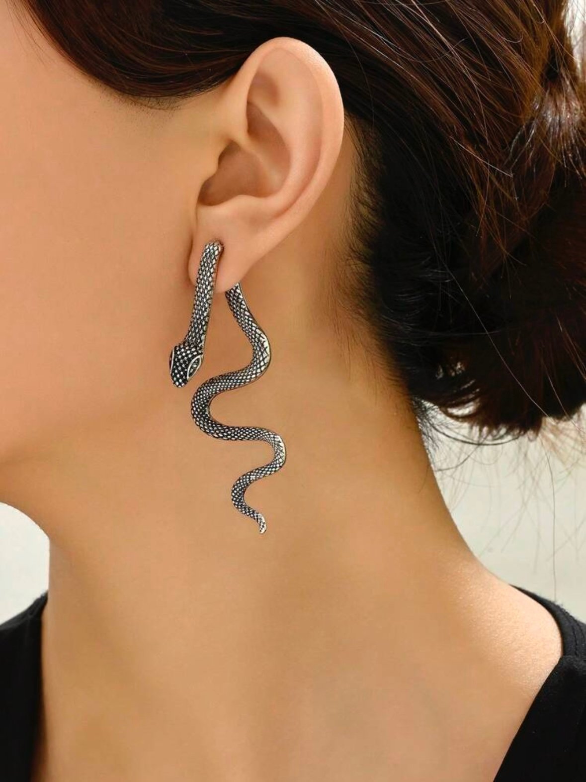 Pair Of Women's Snake Earrings (4.92) - Image 8