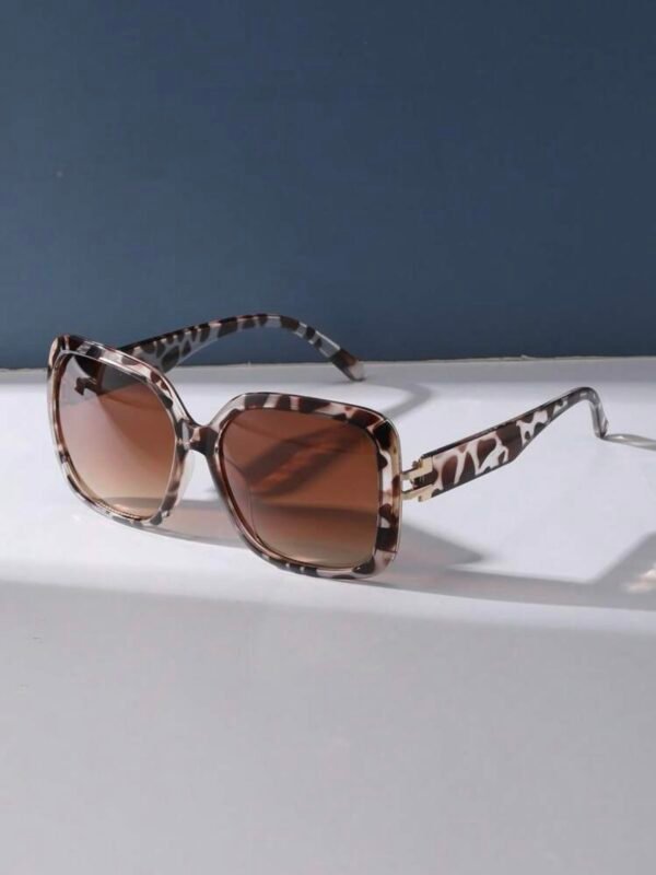 Women's Leopard Vintage Oversized Boho Sunglasses (5.0) - Image 4