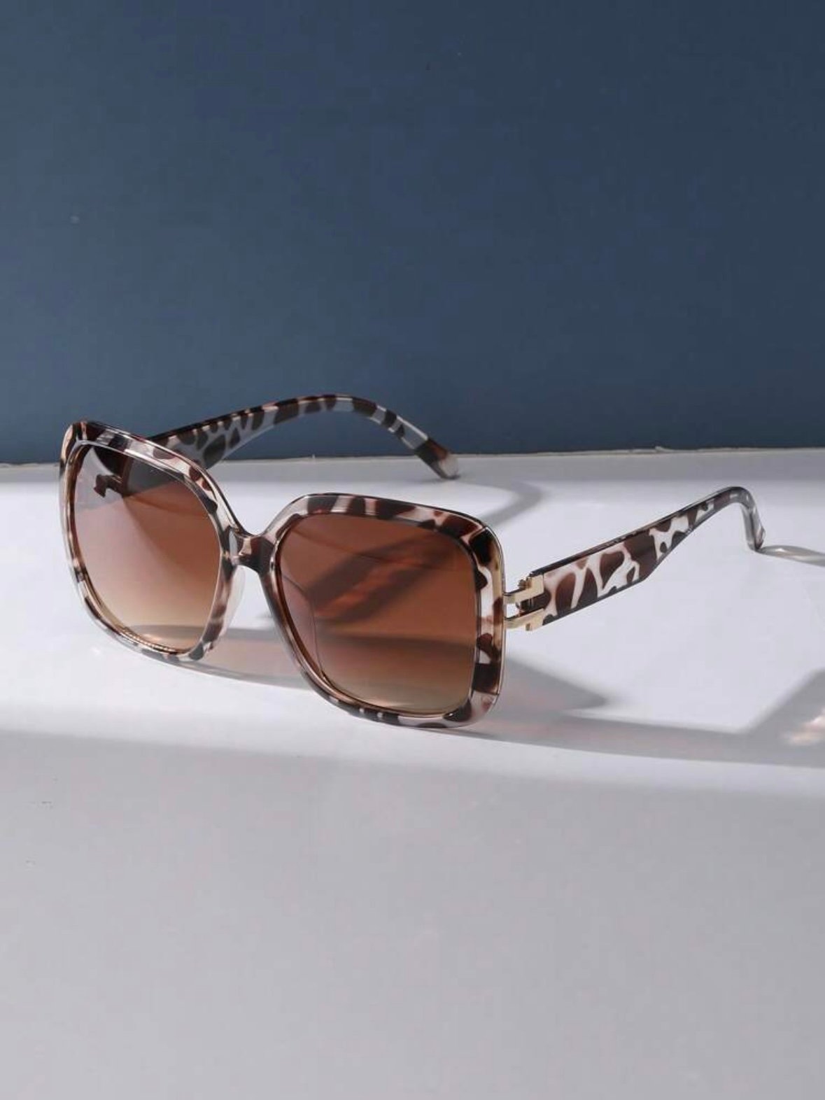 Women's Leopard Vintage Oversized Boho Sunglasses (5.0) - Image 4